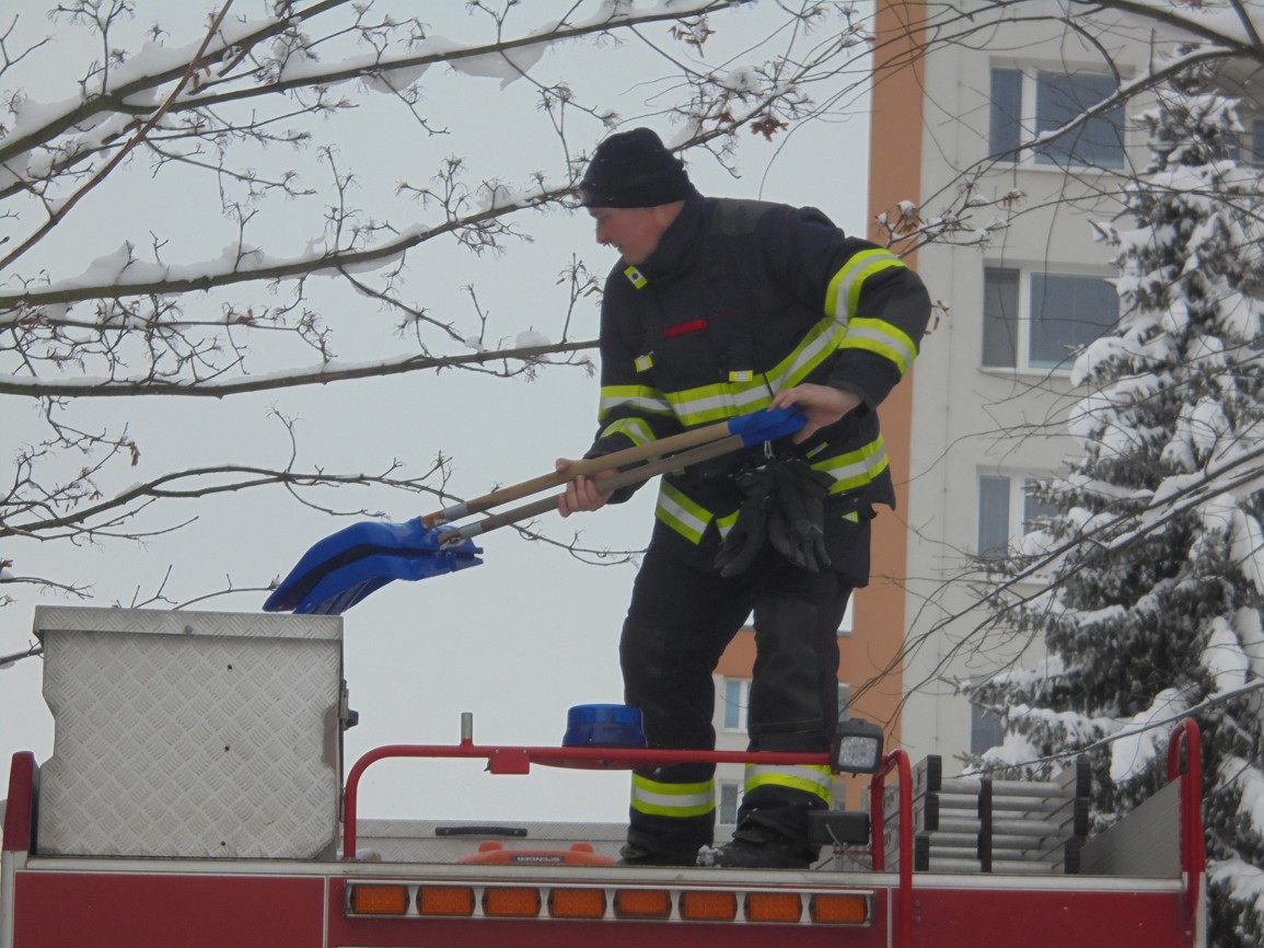 ÚKLID SNĚHOVÉ NADÍLKY 2.2.2017