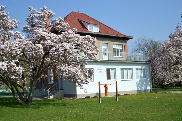 Jesle Tyršovo nábřeží 747 budou uzavřeny od 5. 7. do 30.7. 2017.